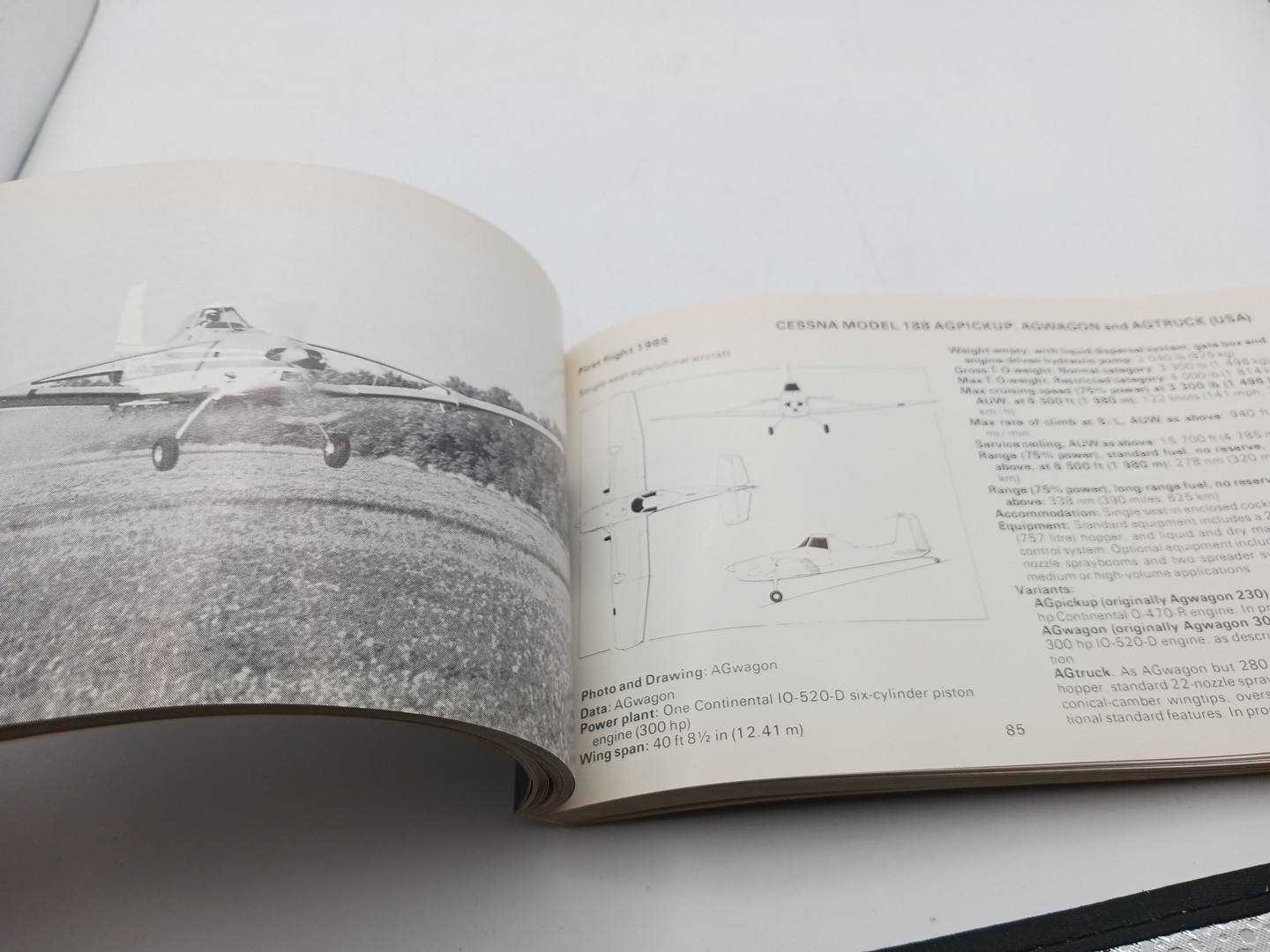 Jane’s Pocket Book of Light Aircraft by John W R Taylor Collier Books 1986 USA