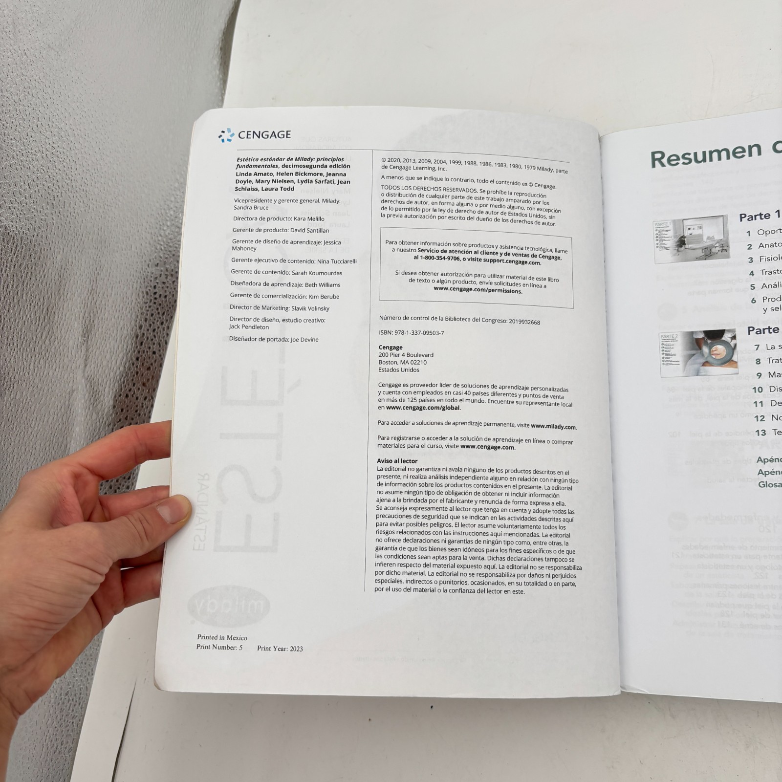 Milady Standard Esthetics Fundamentals Spanish Translated – Paperback