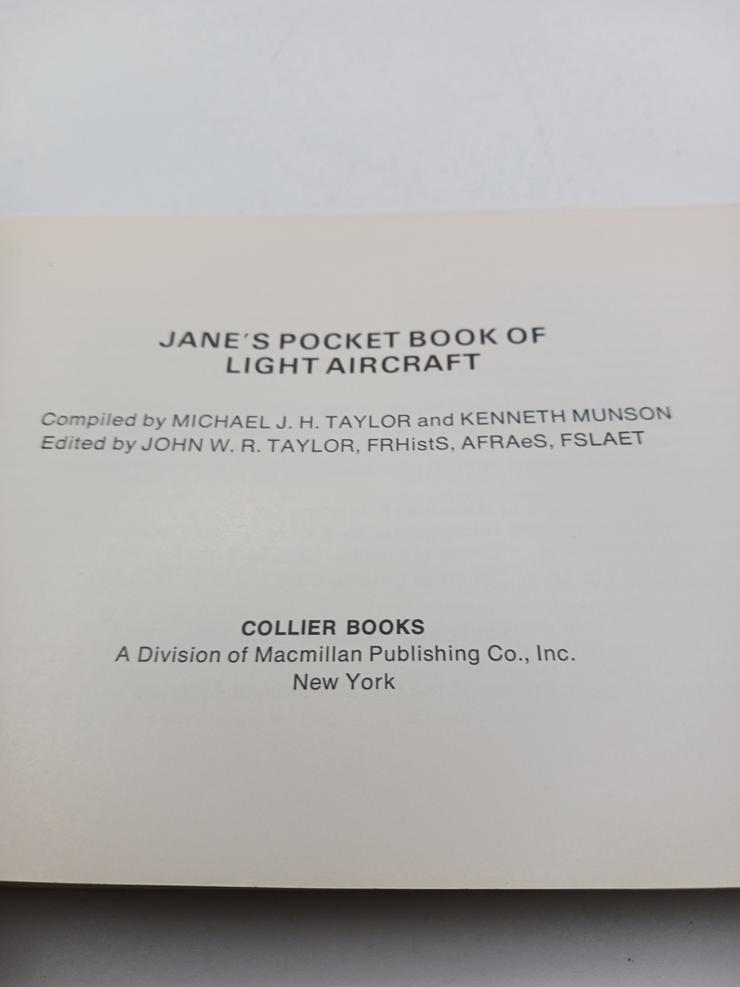 Jane’s Pocket Book of Light Aircraft by John W R Taylor Collier Books 1986 USA