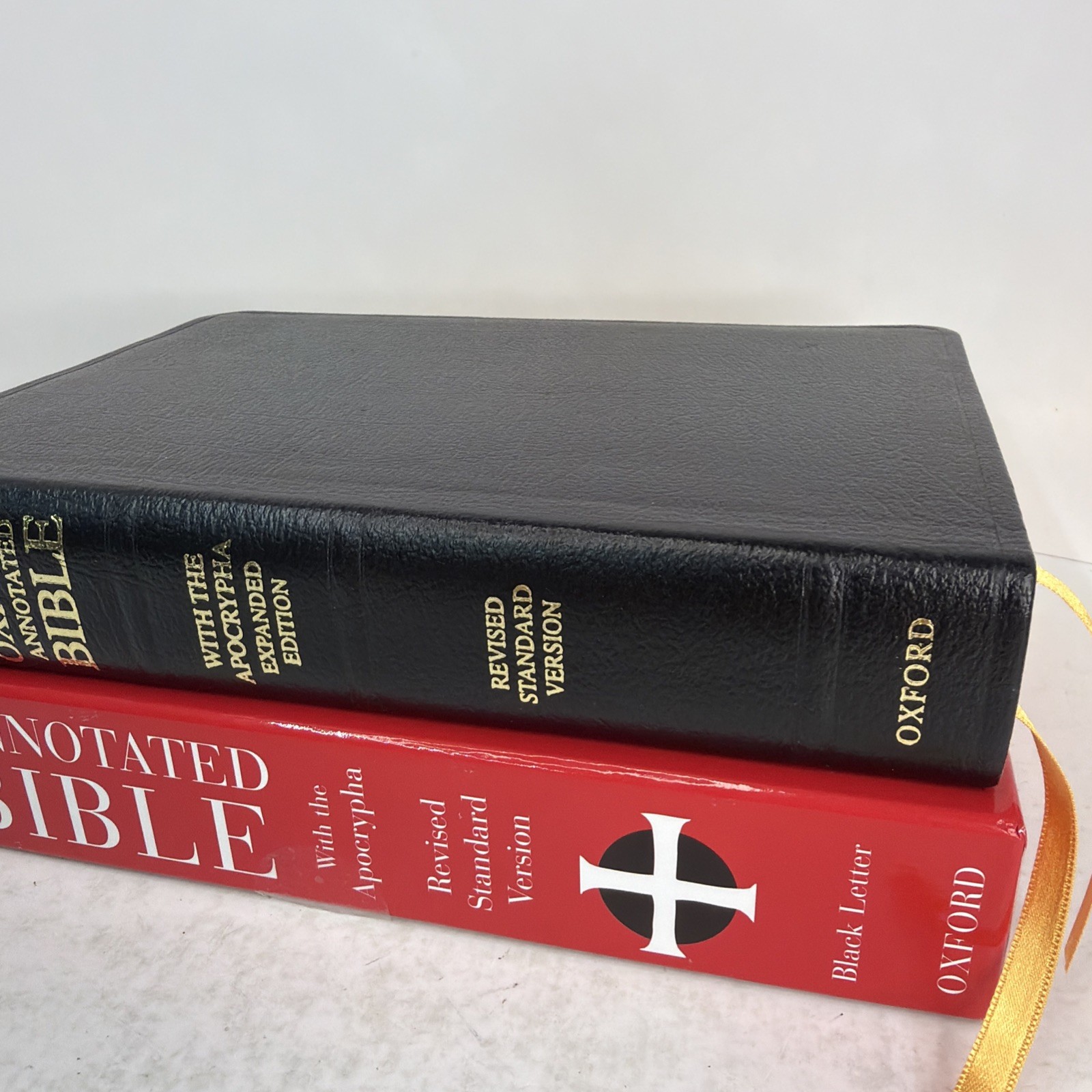New Oxford Annotated Bible with Apocrypha Revised Standard Version Black Leather