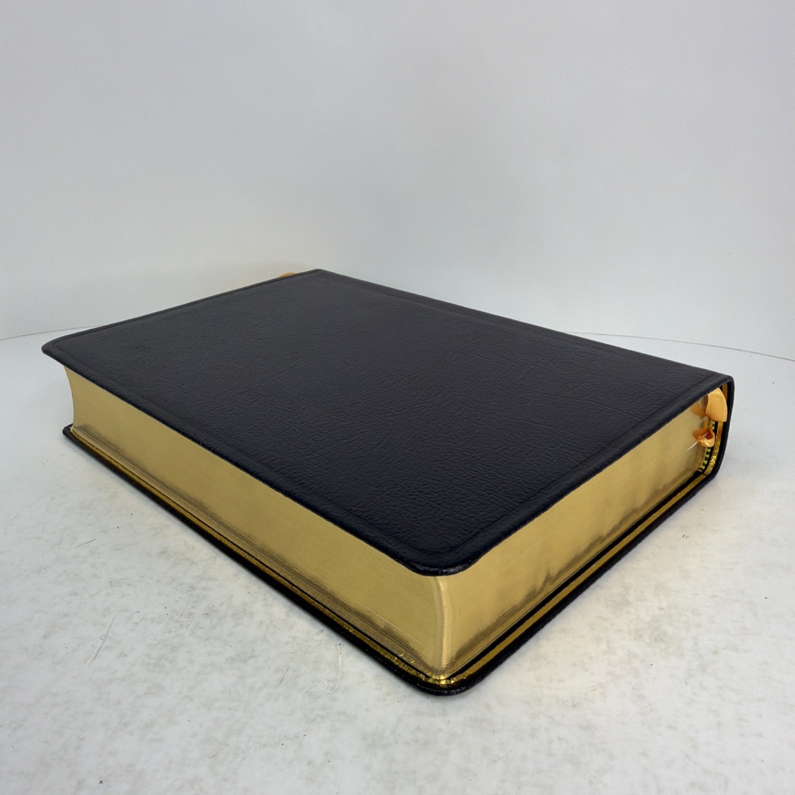 New Oxford Annotated Bible with Apocrypha Revised Standard Version Black Leather