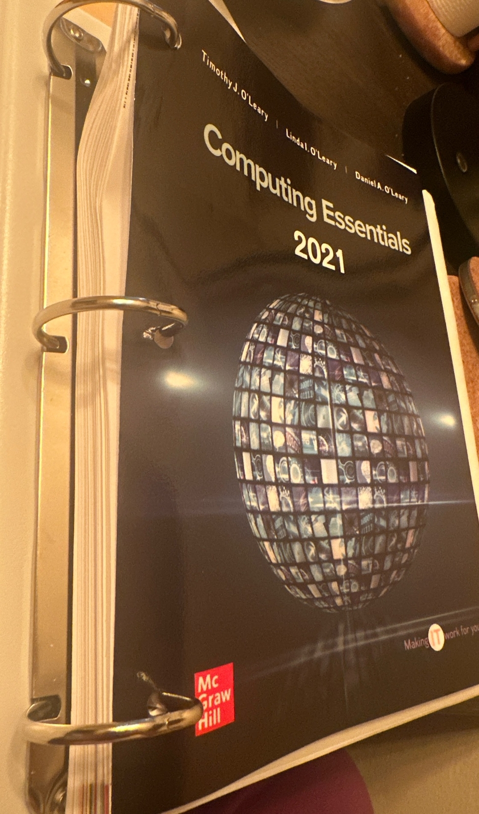 Loose Leaf for Computing Essentials 2021 Preowned 3 ring binder
