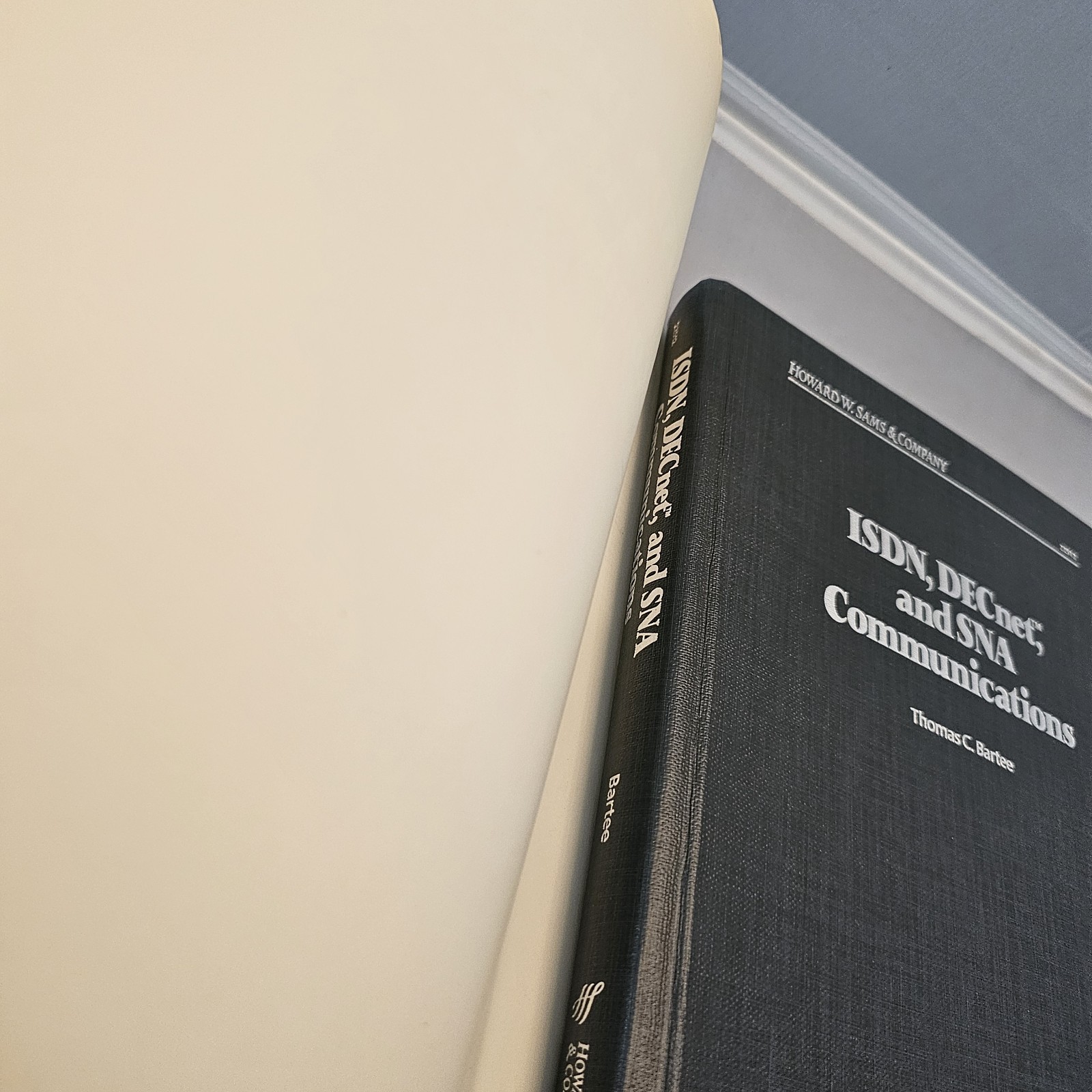 IDSN, DECnet, and SNA Communications by Thomas C. Bartee (1989, Hardcover)